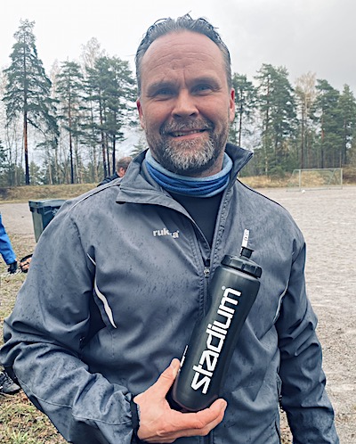 Ottelun hahmo... Rainiiii! Palgittiin Stadiumin ilmalla t&auml;ytettyll&auml; putelilla