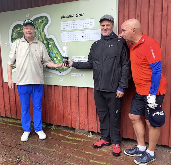 Reig&auml;pelin Reig&auml;ruhtinaspytyn poggasi tiukan kisan j&auml;lkeen Punni Gallioinen. Keskell&auml; viimevuotinen mestari Jylpy, oikealla huokailee finaalin hyv&auml; gakkonen Jyg&auml;. Pronssin poggasi V&auml;isgi joka gaatoi selke&auml;sti Masun sateisella Messil&auml;n kent&auml;ll&auml; 